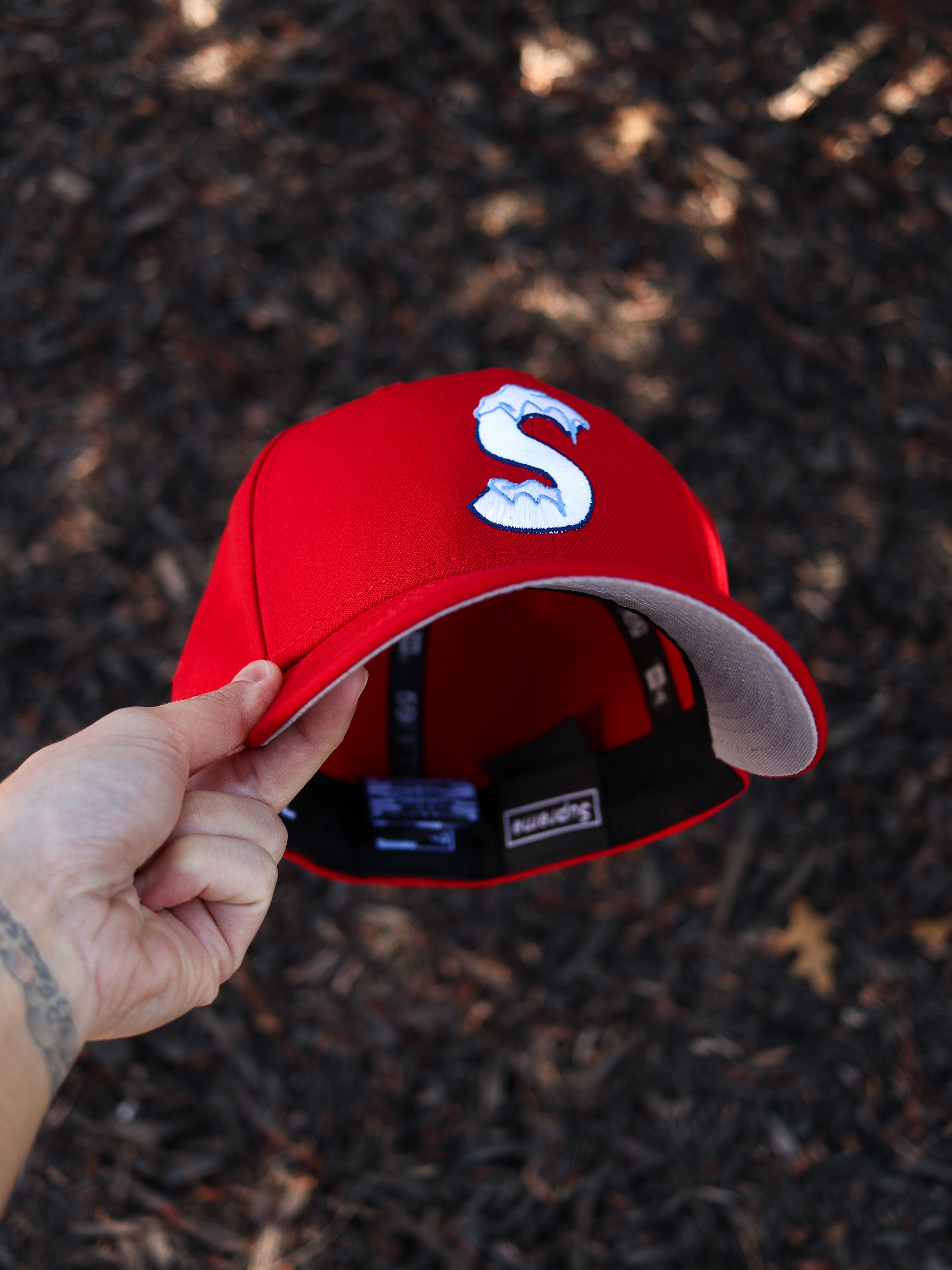 Supreme レッド ベロアキャップ Supreme シュプリーム Neon Velour Camp Cap ネオン ベロア キャンプ