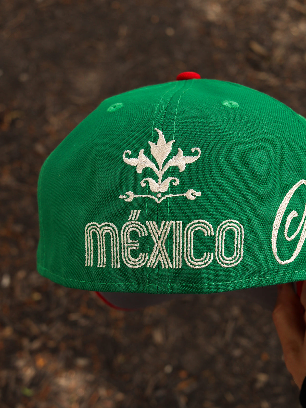 Green/red mexico floral design