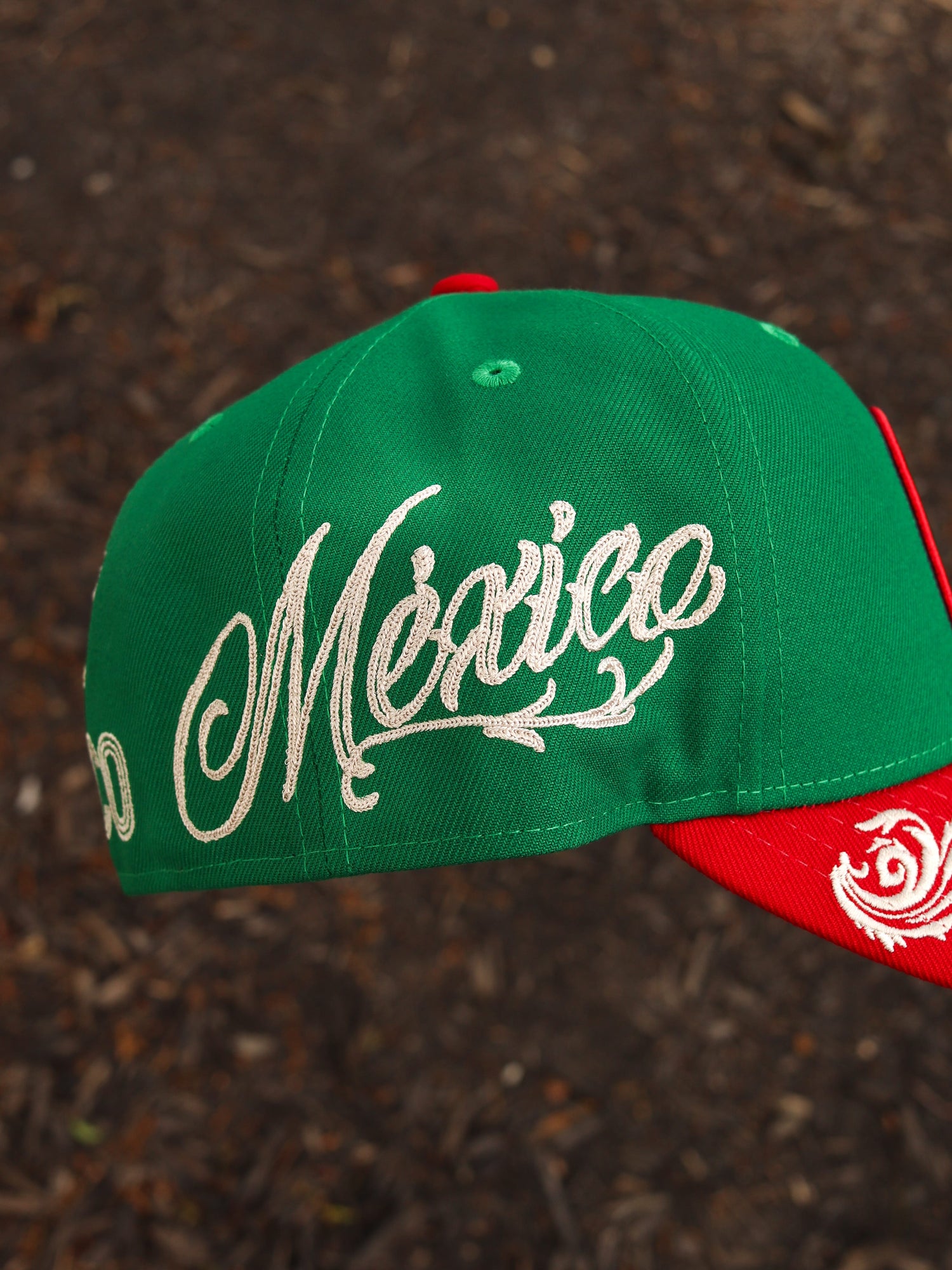 Green/red mexico floral design