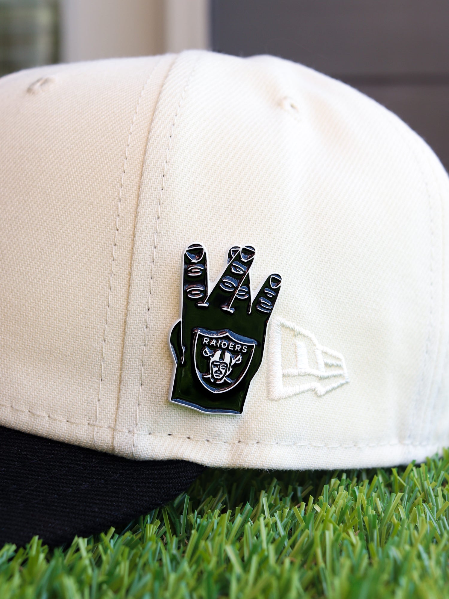 BLK WS hand