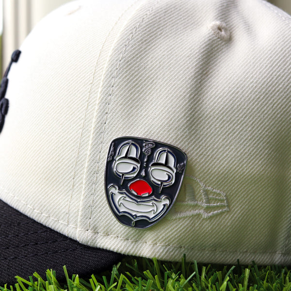 (GREY) LA mask pin