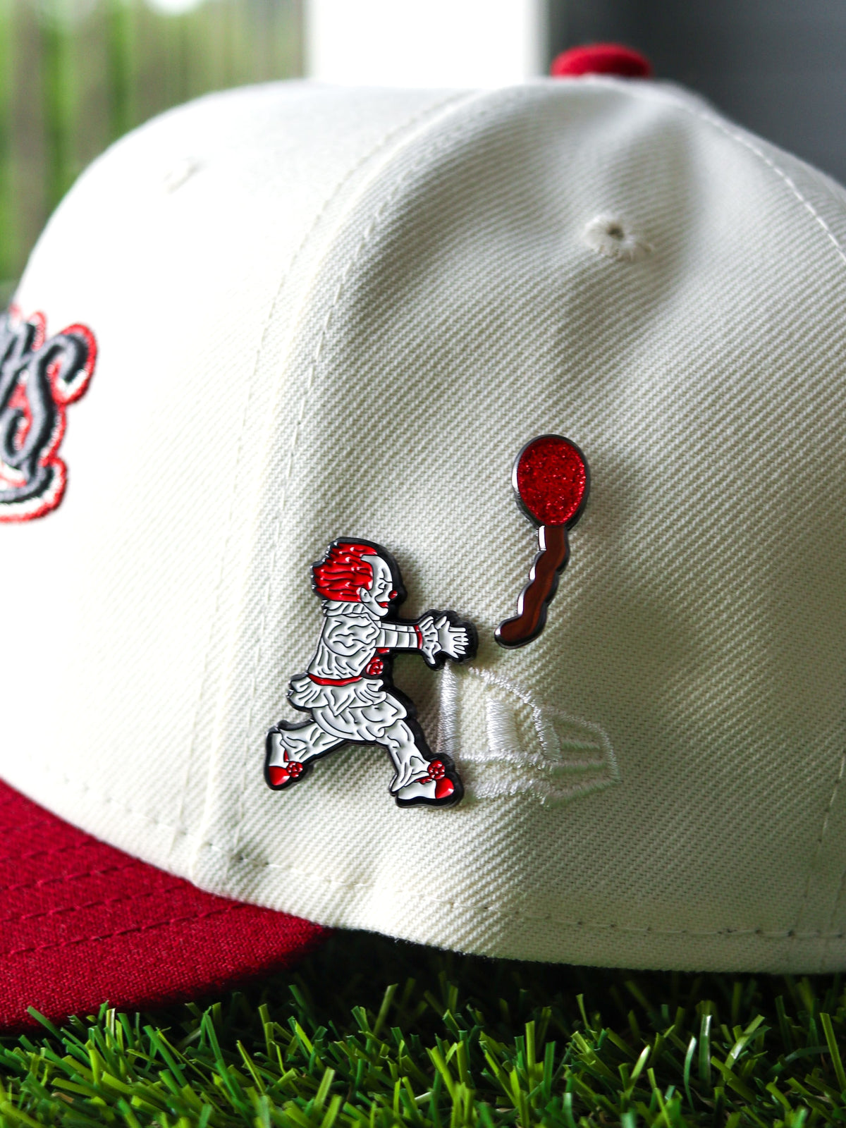 Clown & ballon pins