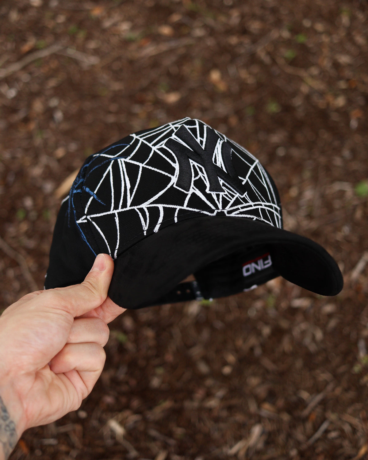 Gallo Fino (Dubai NY Spider) comes with accessories - BeisbolMXShop