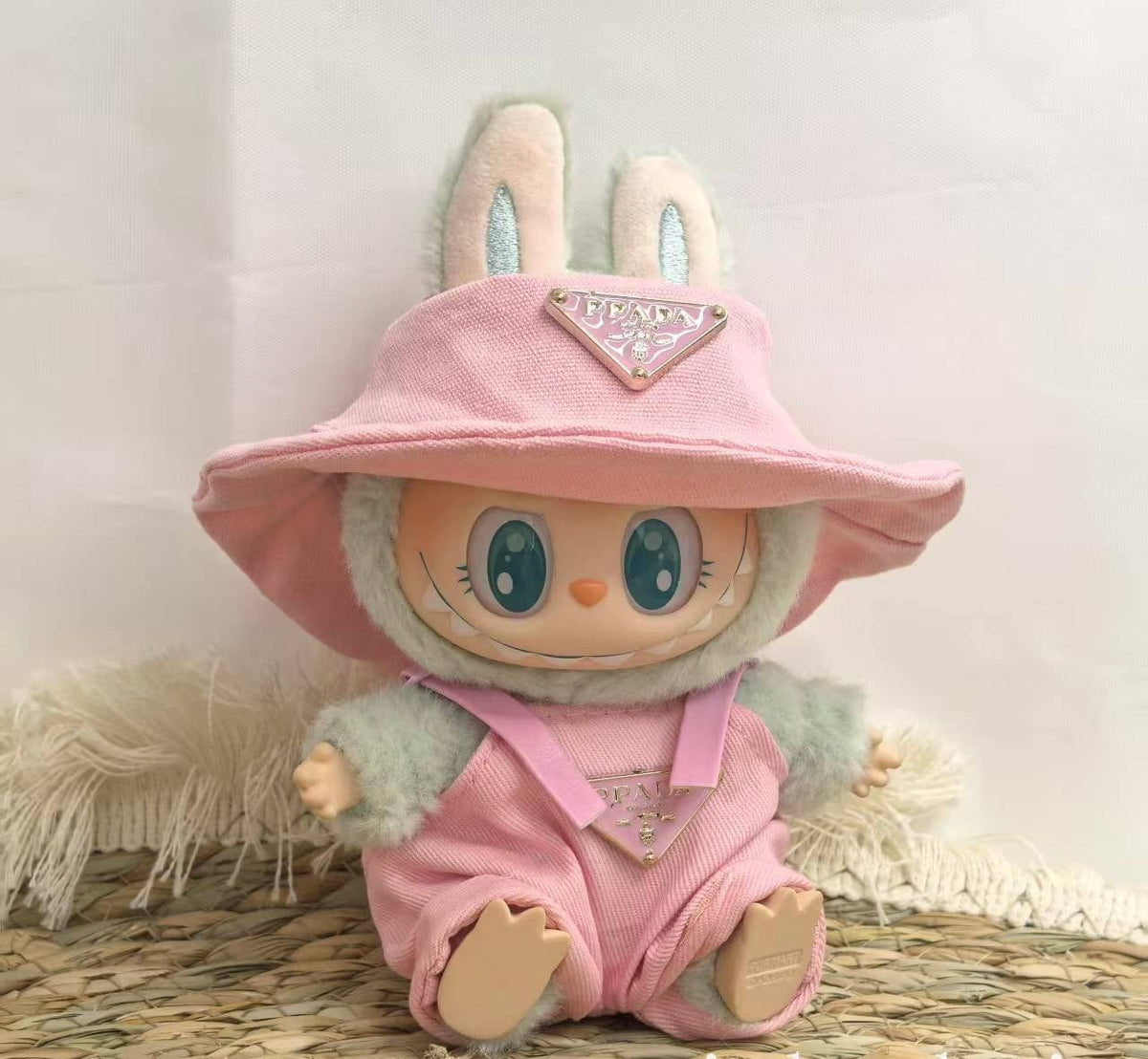 Labubu Pink Prada outfit - BeisbolMXShop