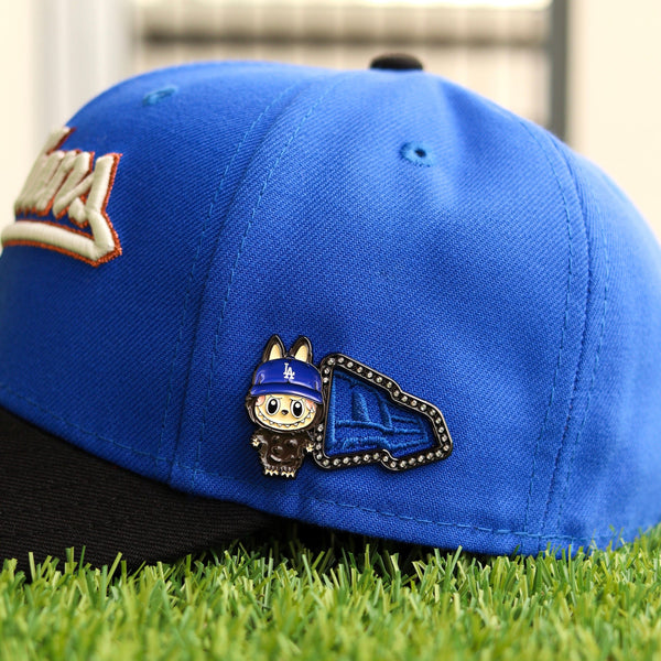 (NE) brown labubu pin - BeisbolMXShop