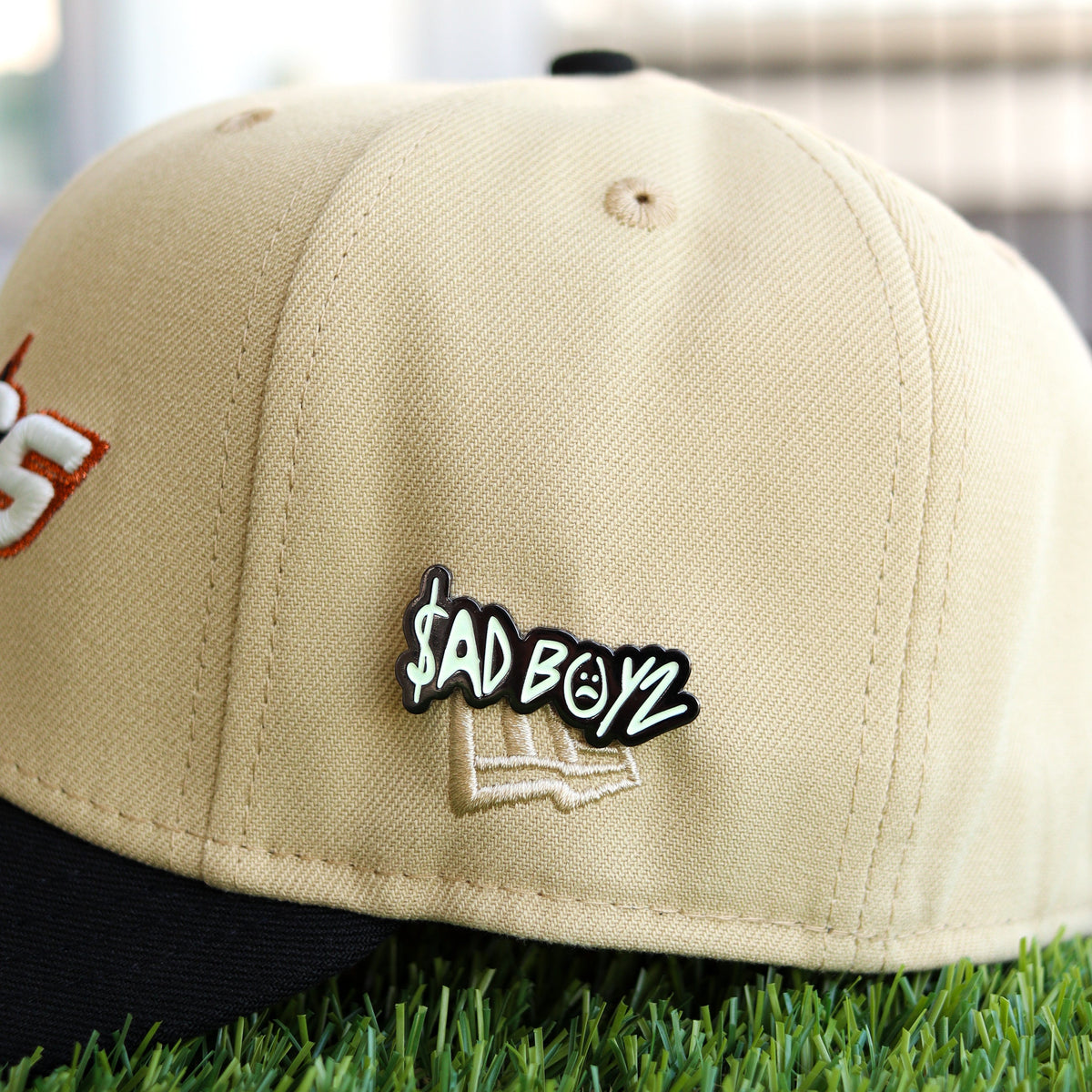 SB (pin) glow in the dark - BeisbolMXShop