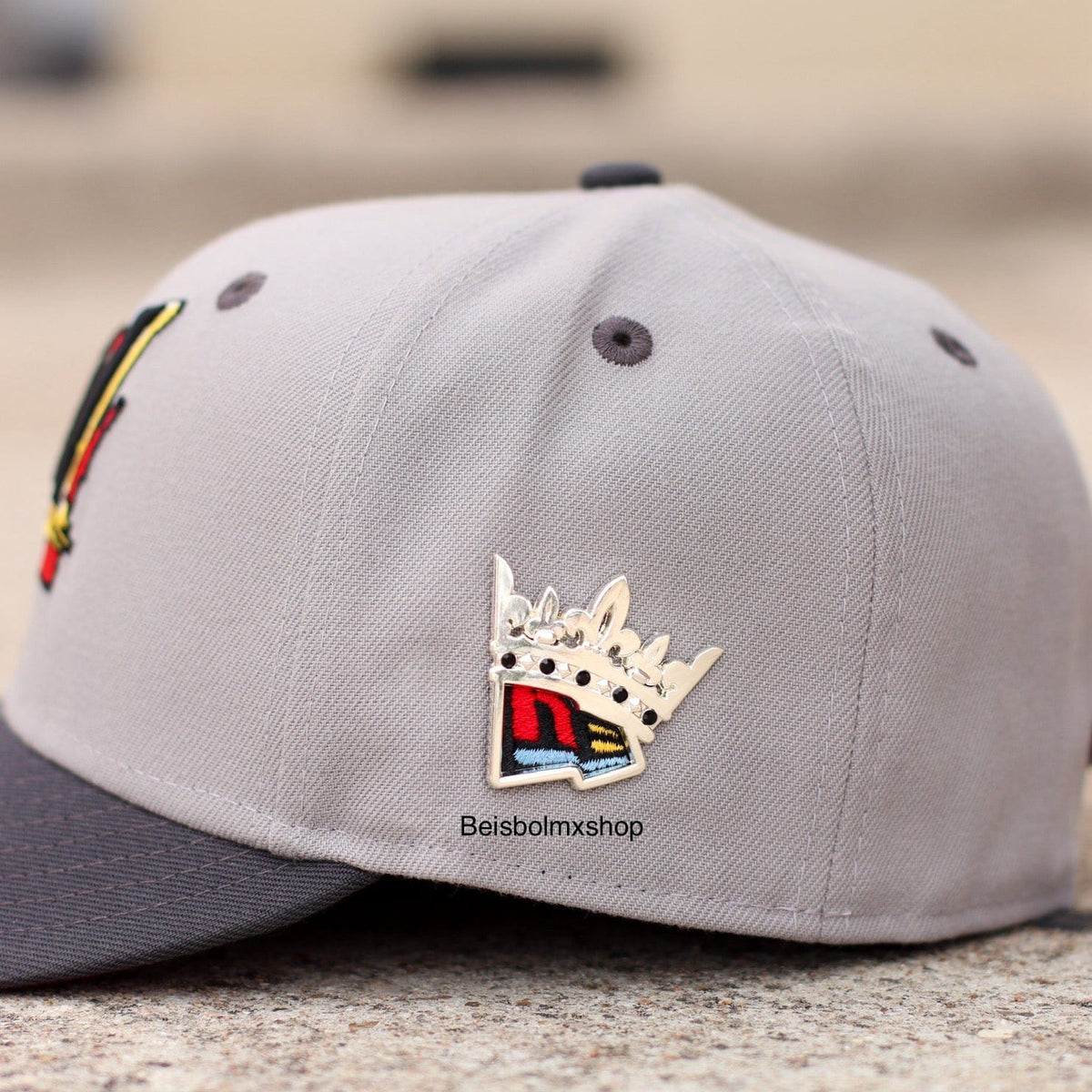 Silver crown NE pin - BeisbolMXShop