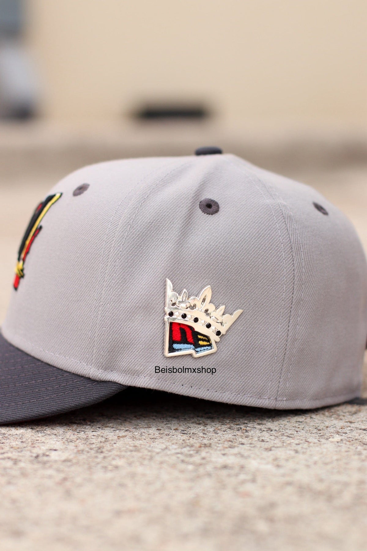 Silver crown NE pin - BeisbolMXShop
