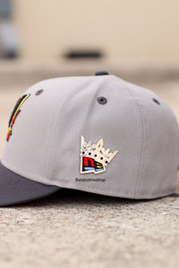 Silver crown NE pin - BeisbolMXShop