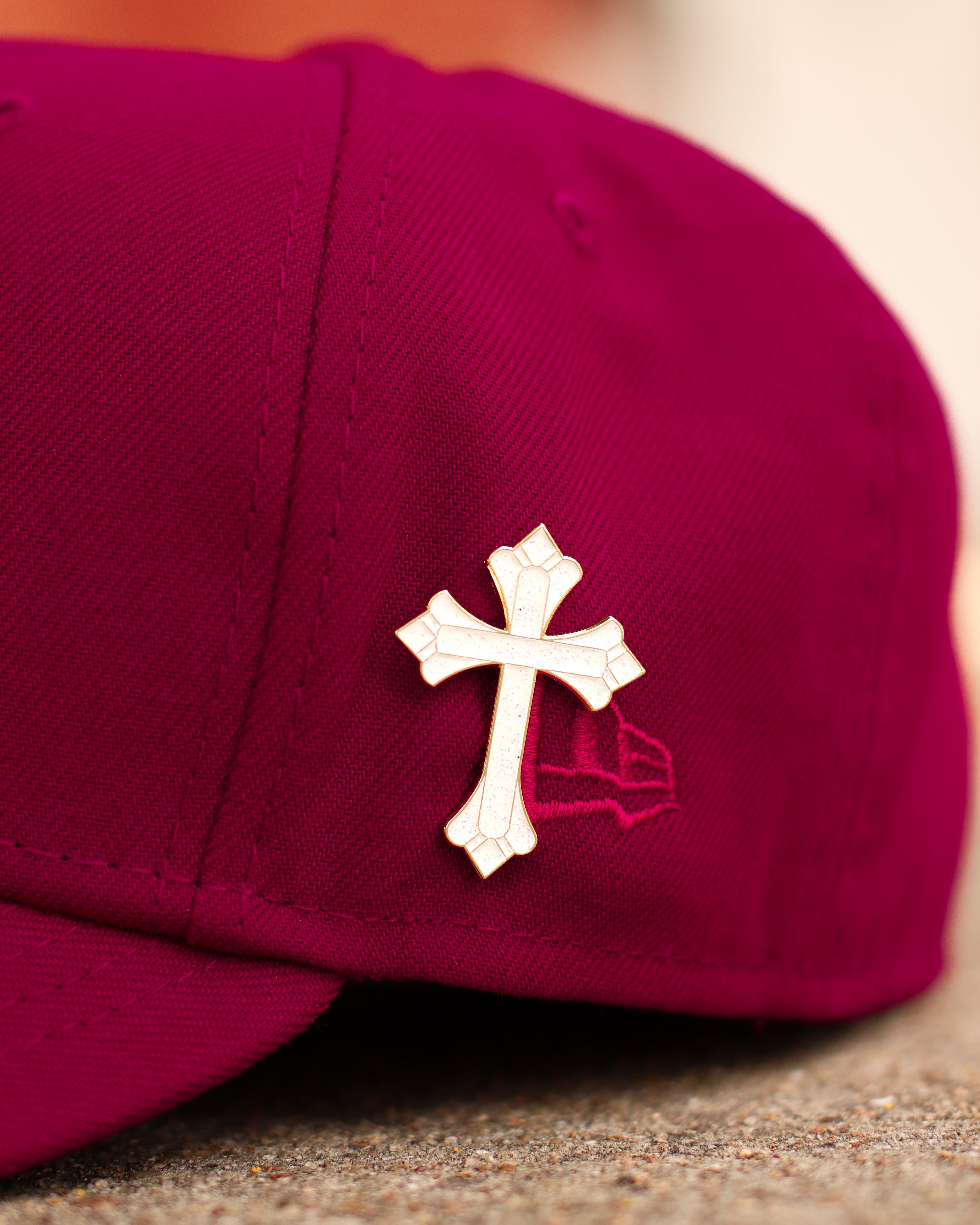 White Chrome hearts pin – BeisbolMXShop