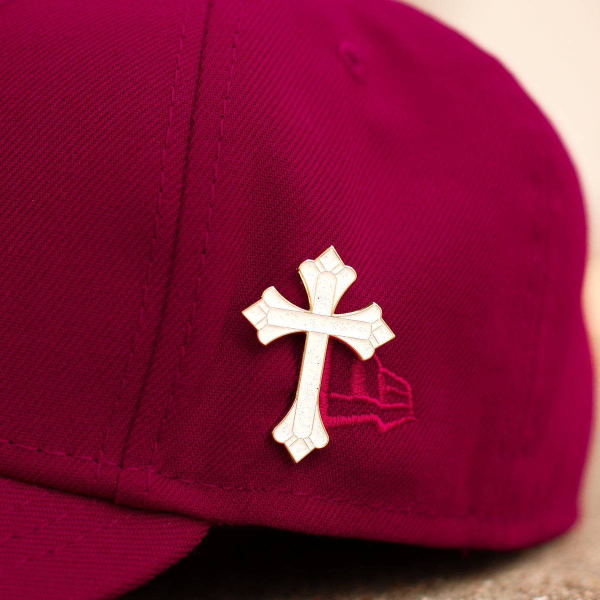 White Chrome hearts pin - BeisbolMXShop